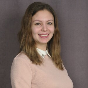 &nbsp;Добрый день, меня зовут Анастасия, я помогу вам определиться с футбольной площадкой