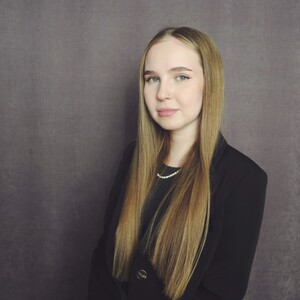 &nbsp;Добрый день, меня зовут Полина, я помогу вам определиться с футбольным стадионом