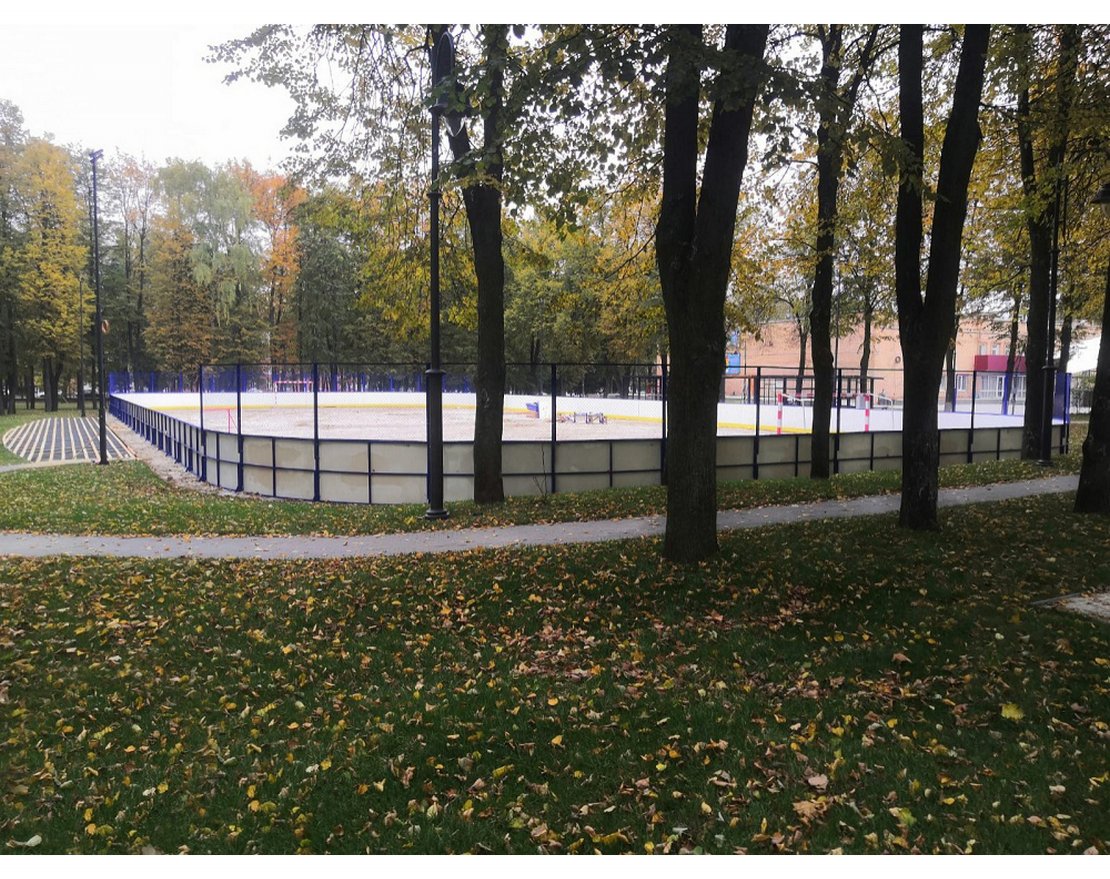 Хоккейная коробка из стеклопластика толщиной 5 мм, с высокими сетчатыми бортами, ограждение за воротами - вид 2