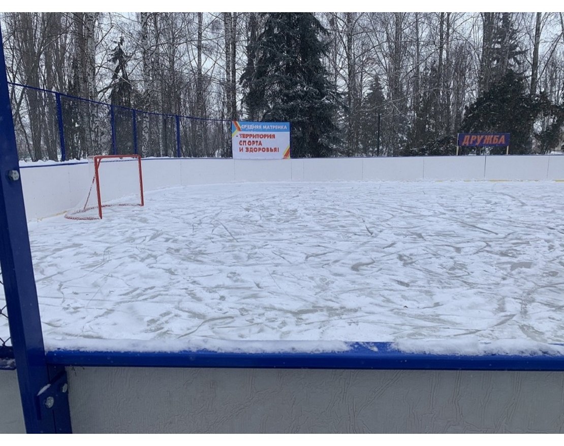 Хоккейная коробка из стеклопластика толщиной 5 мм, с высокими сетчатыми бортами, ограждение за воротами - вид 2